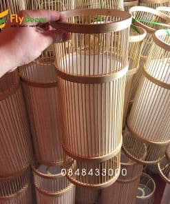 Lồng đèn trang trí bằng gỗ kiểu dáng hiện đại, phù hợp cho nhà hàng, quán cafe, nhà ở, tạo điểm nhấn trang trí không gian ấm cúng, sang trọng.
